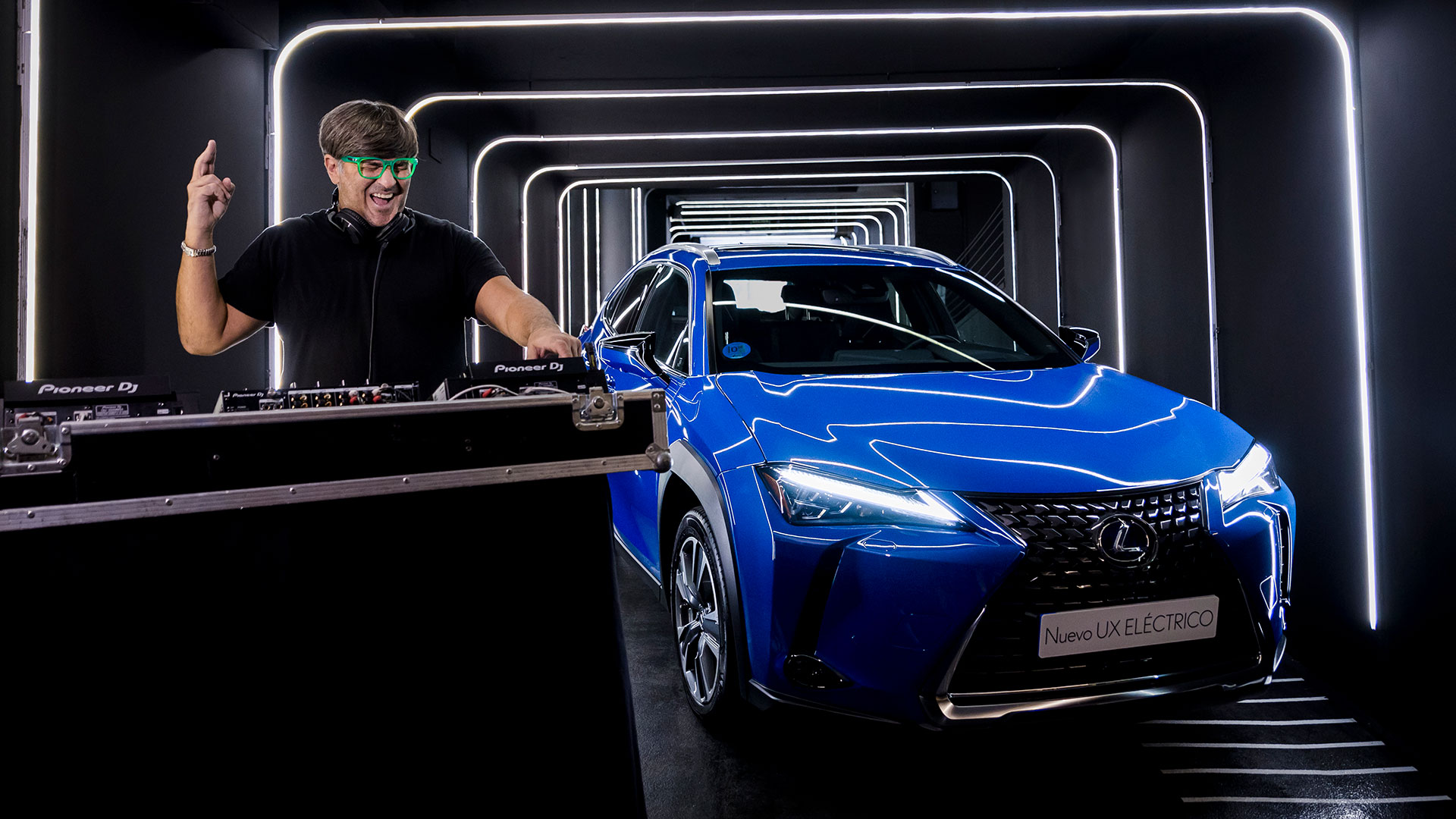 Lexus presenta junto al DJ Wally Lopez el concurso de remixes “Electrified by Lexus”
