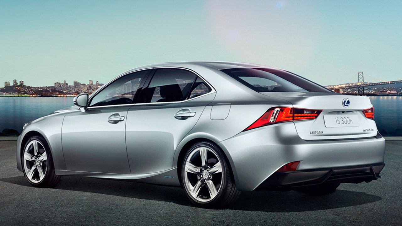 Lexus lanza el IS 300h 2015 