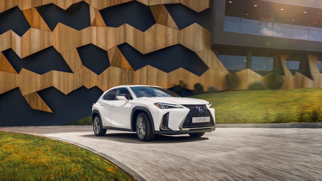 lexus-ux-250h-01-1920x1080