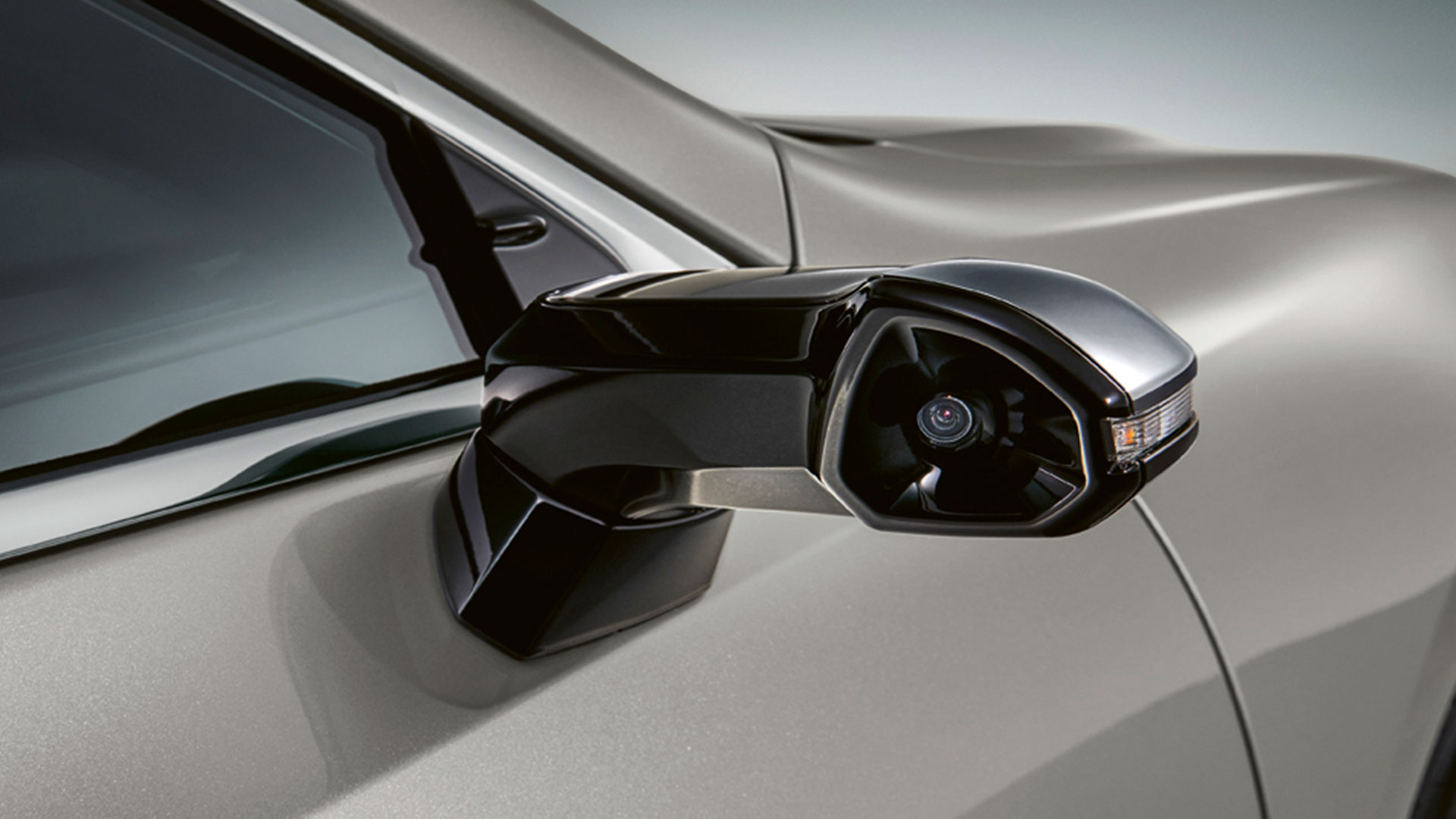 El Lexus ES incorpora retrovisores digitales