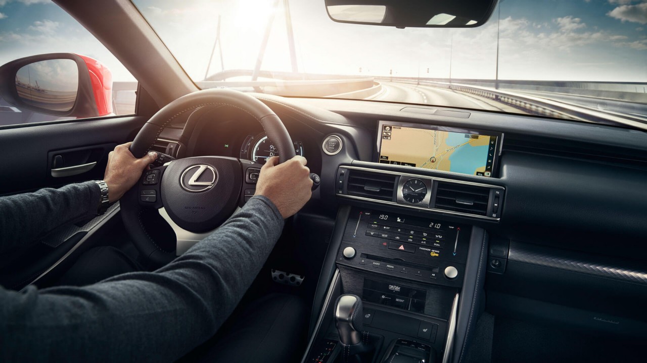 lexus-financial-services-hero-1920x1080_tcm-3153-1407829-1