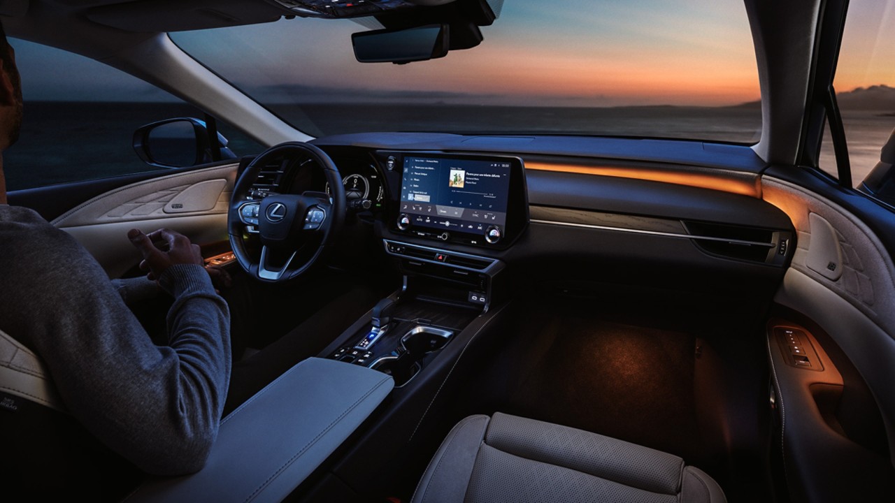 dxp-2022-lexus-rx-world-premiere-gallery-interior-07-1920x1080