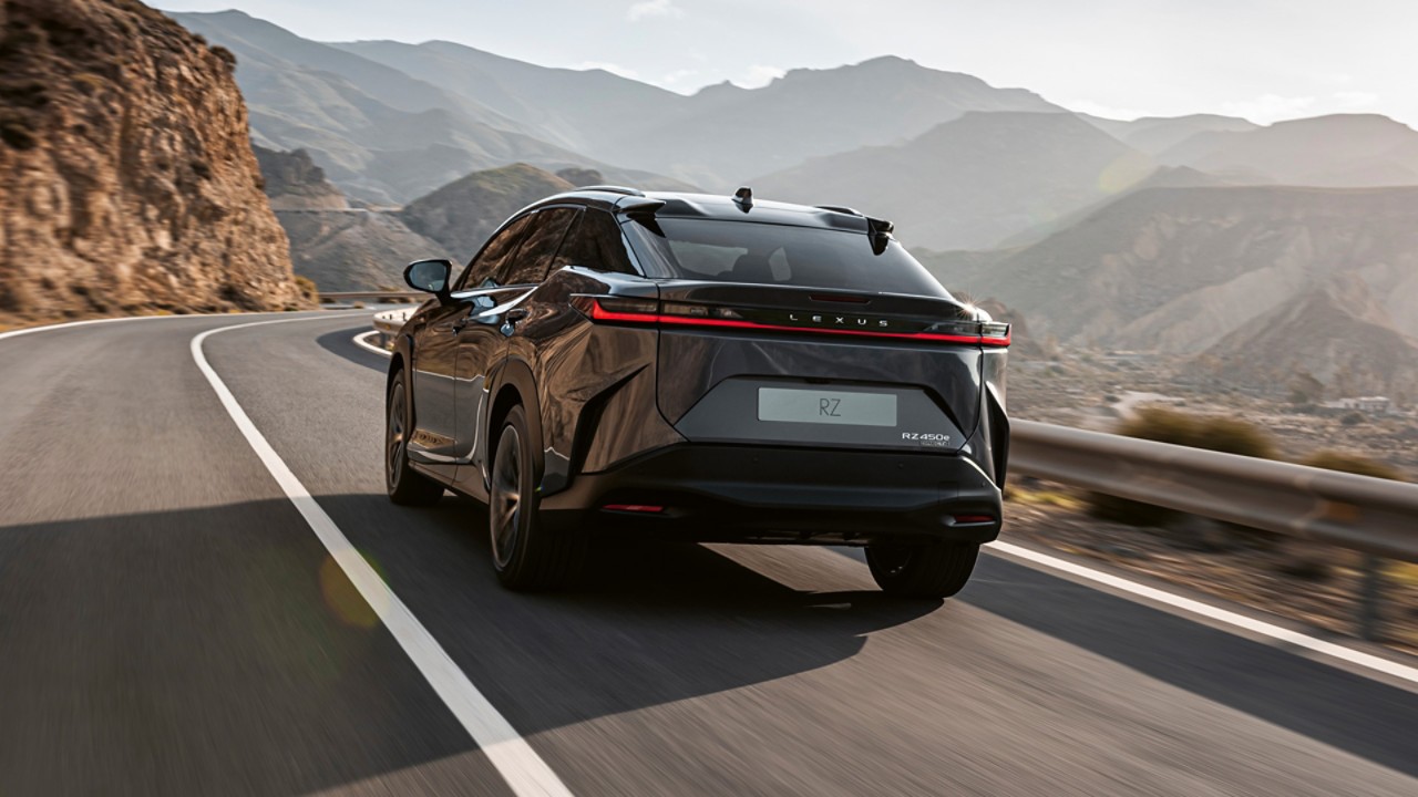 rz-car-chapter-hotspot-bold-design-high-tech-rear-light-1920x1080