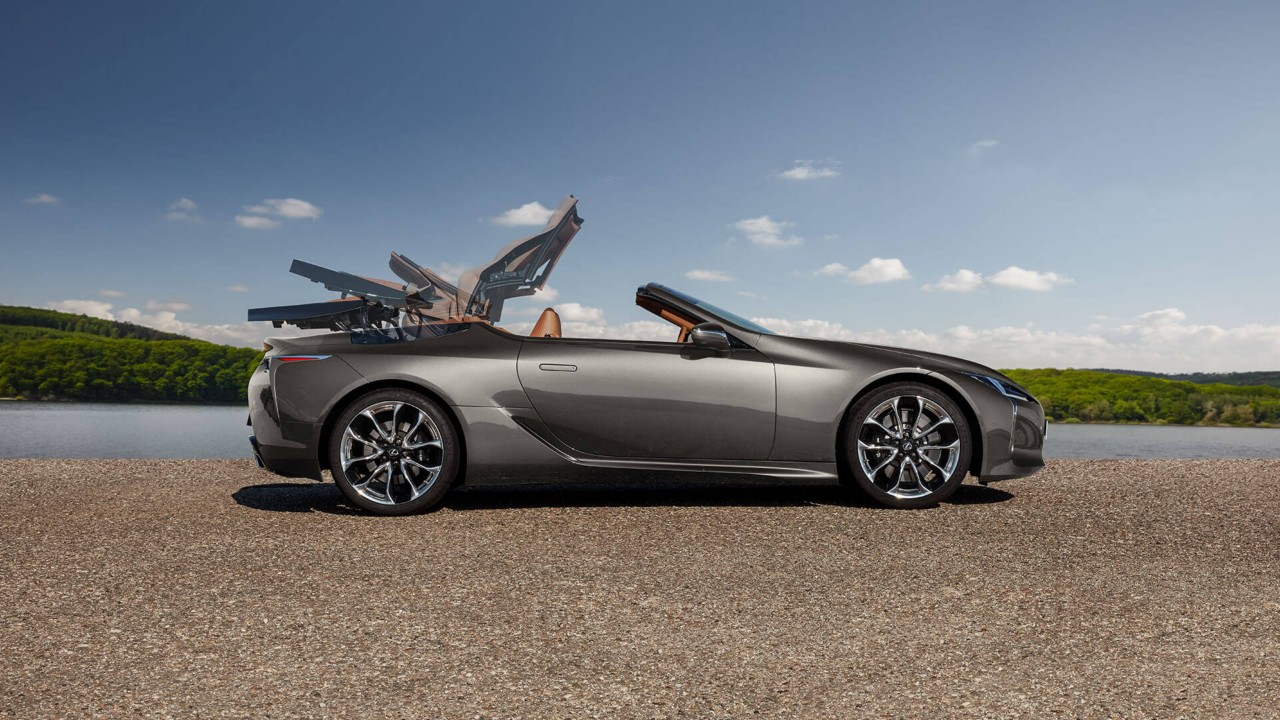 Lexus LC Convertible rooftop movement 