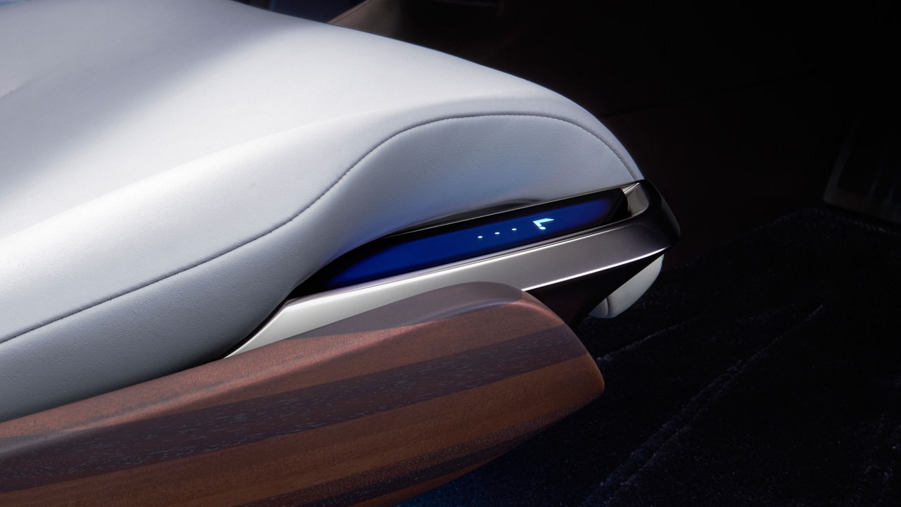 Lexus LF-FC Hydrogen Fuel-cell Sedan concept cars seat reclining control 